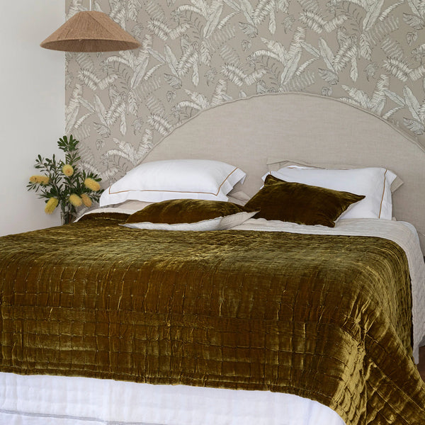 Velvet throw gold