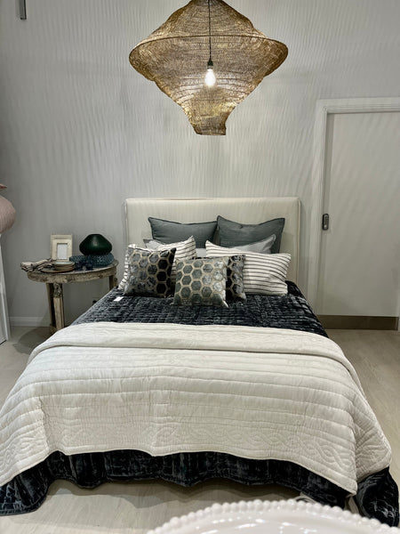 Velvet throw quilt blue maison et jardin