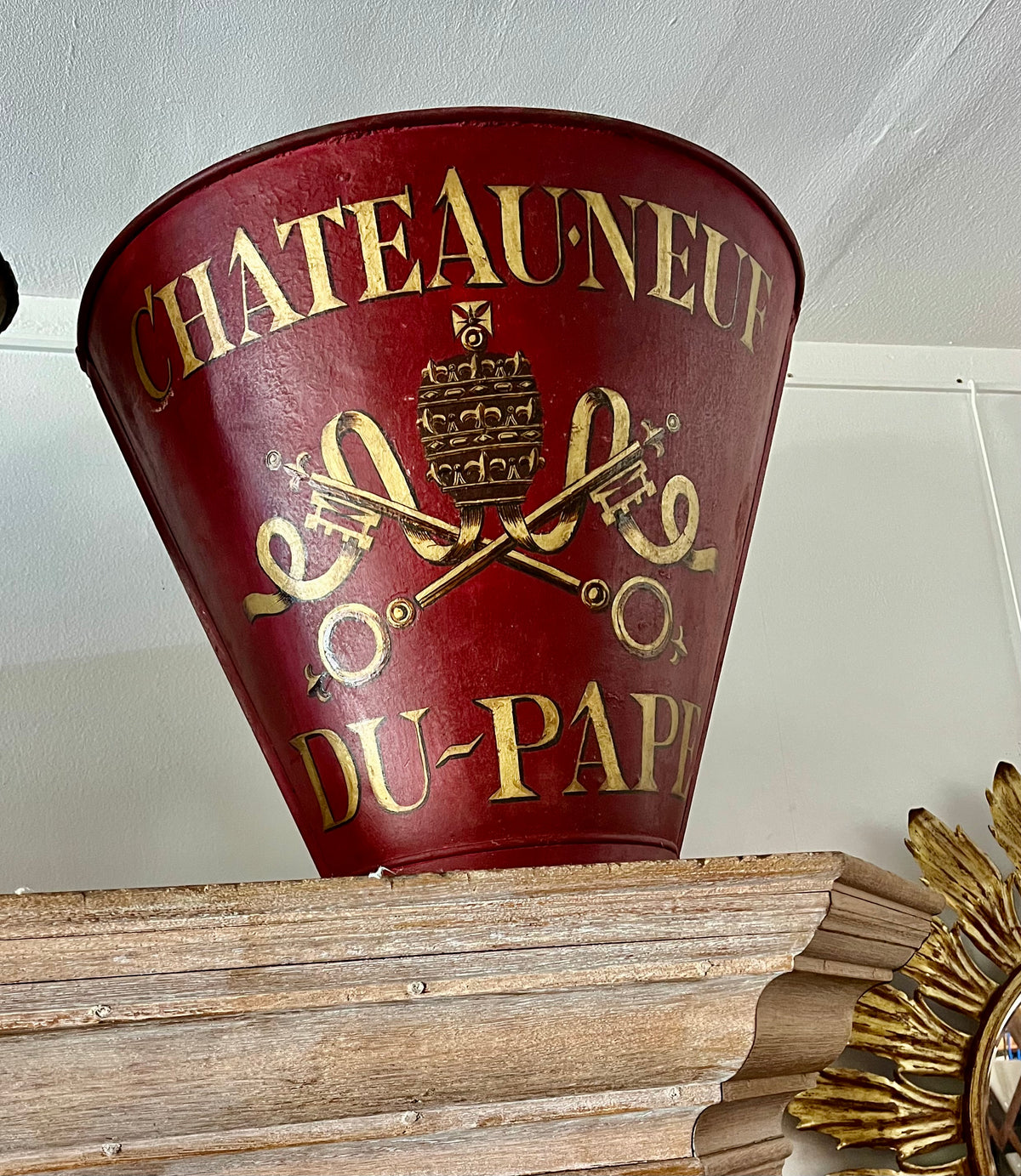 Wine hod Chateauneuf du Pape red