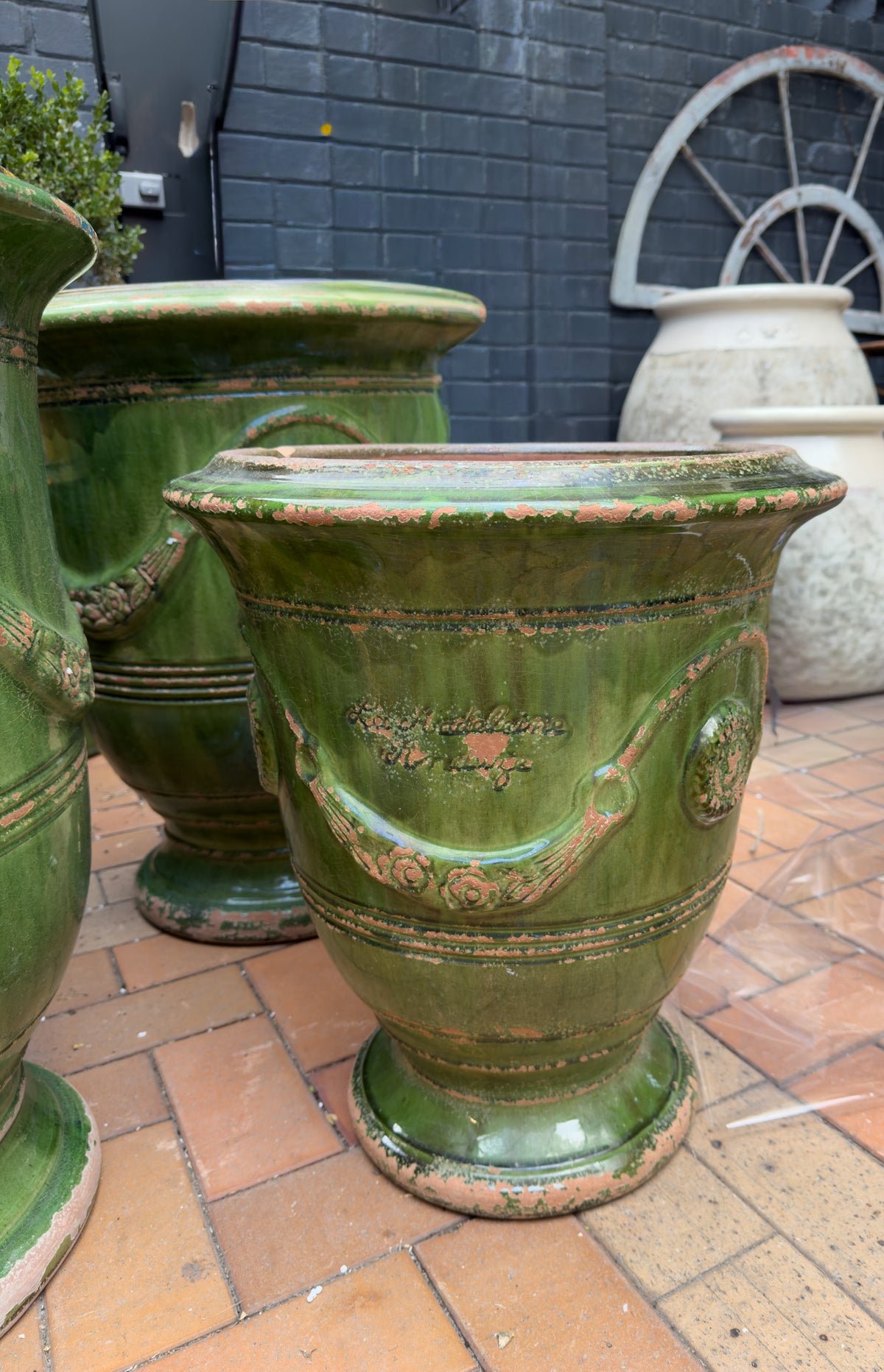 Anduze urn planter green H70