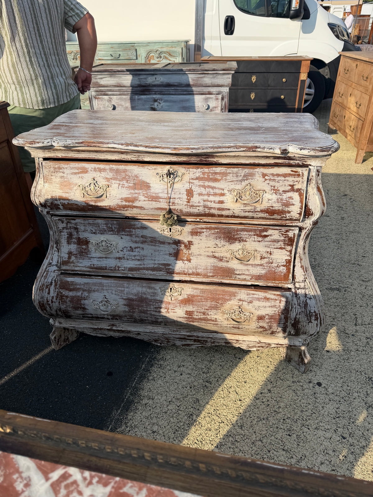 Commode paint wash finish