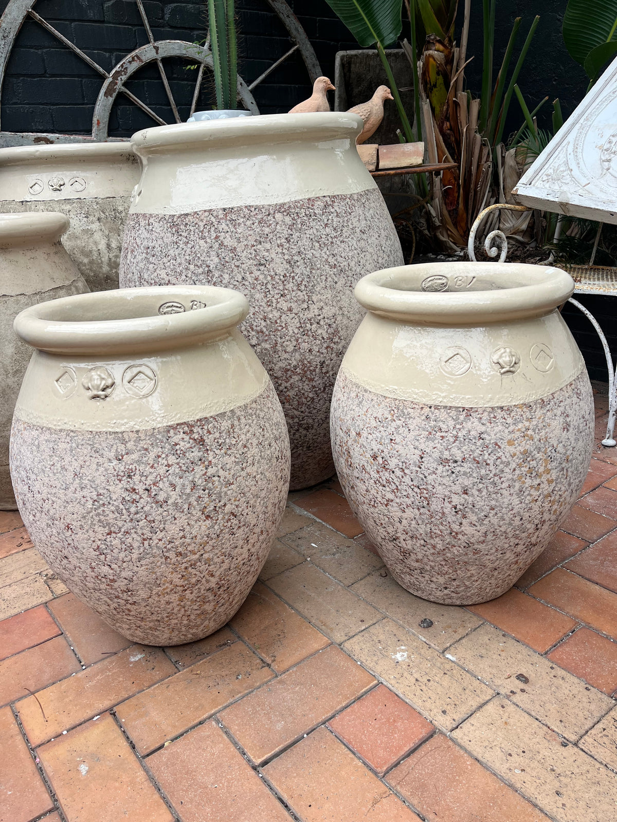 Biot pot/olive Ivory stone patina H60