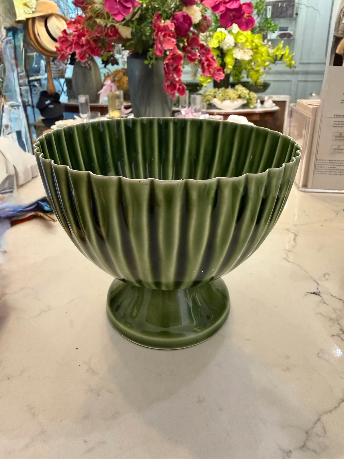 Pedestal bowl H11