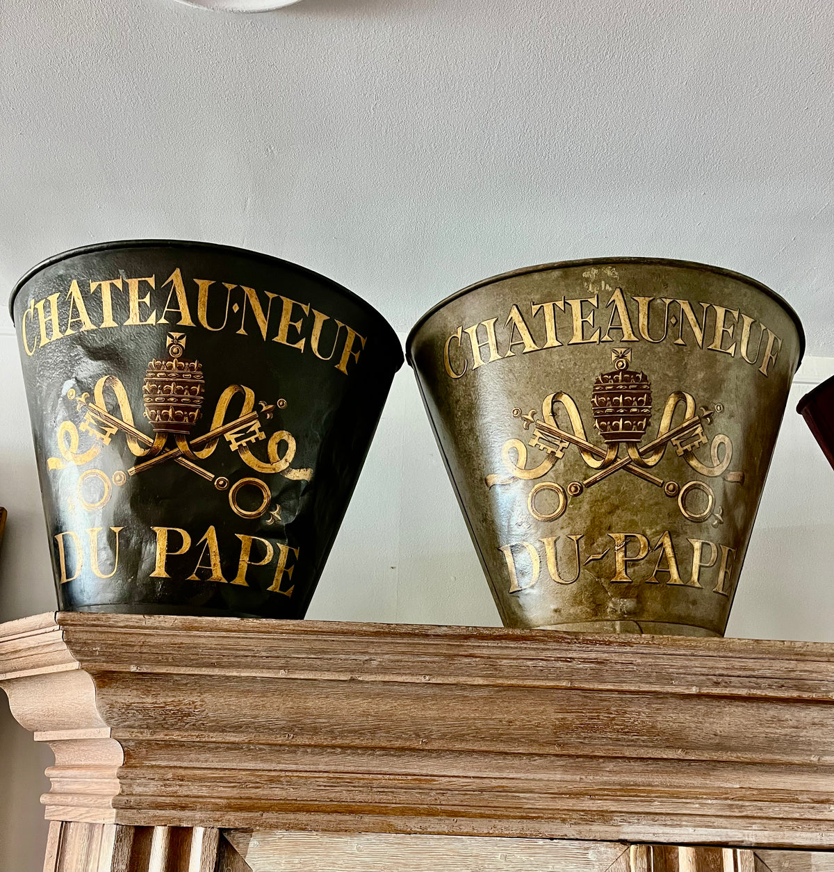 Wine hod Chateauneuf du Pape black