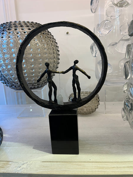 Sculpture ‘handshake’