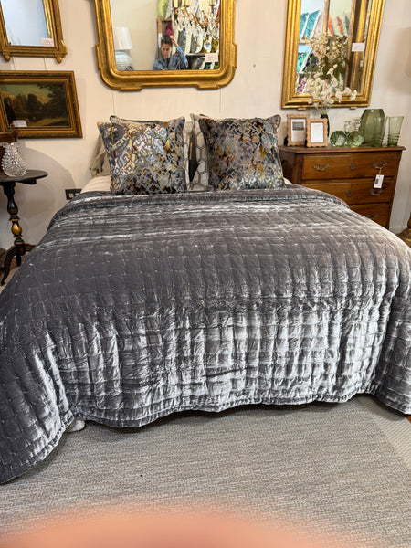 Velvet quilt grey