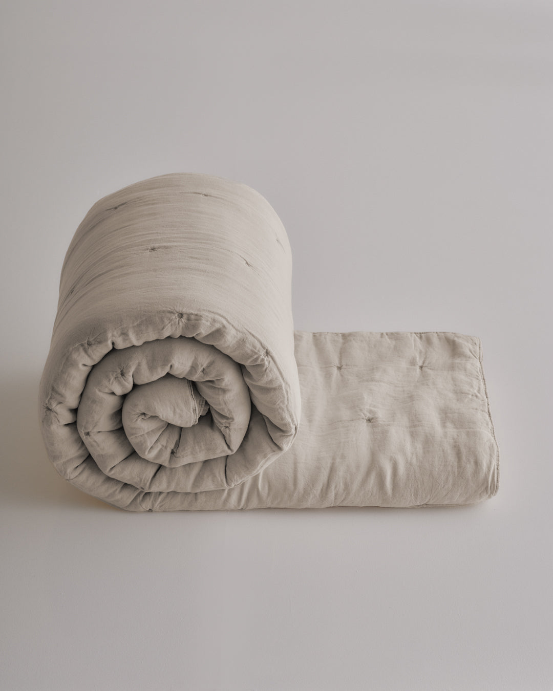 Hale Mercantile Basix linen Quilt 250/260