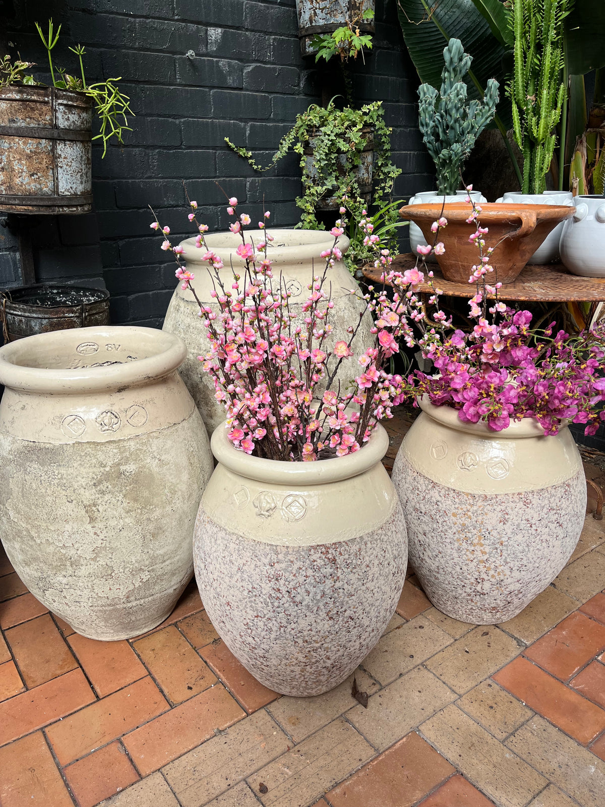 Biot pot/olive Ivory stone patina H60