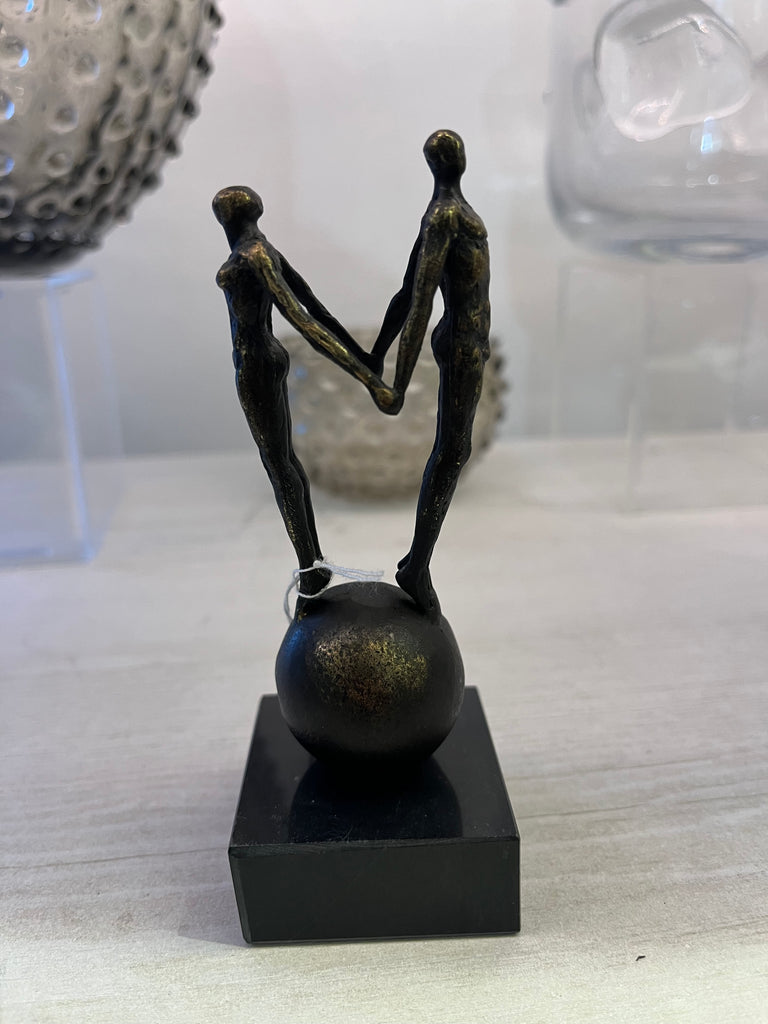 Sculpture ‘Happy couple’