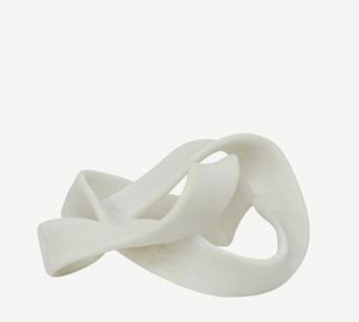Knot ribbon sculpture