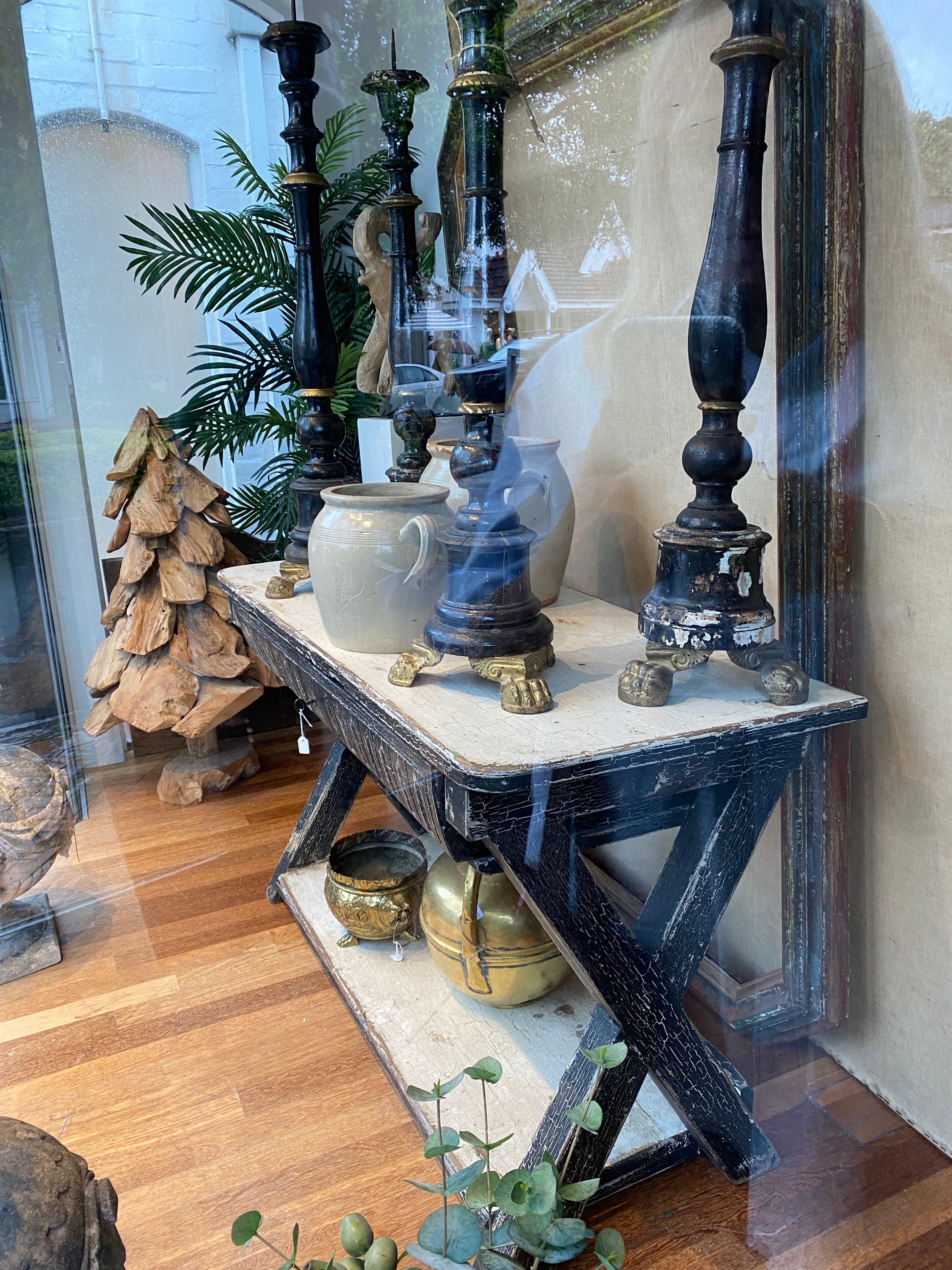 Console timber paint finish